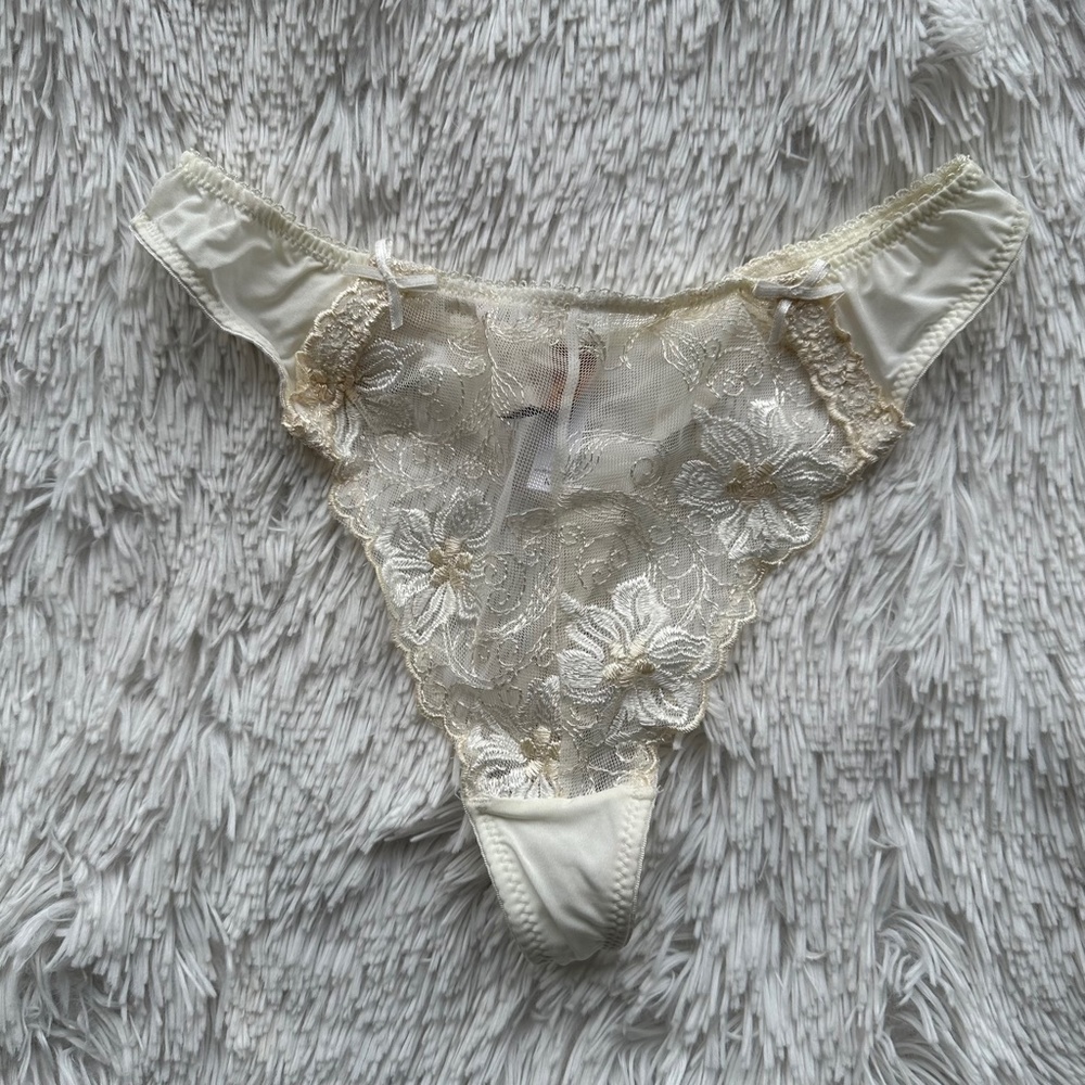 DONNA L'OREN Gold Label White Floral Thong Panties Medium M